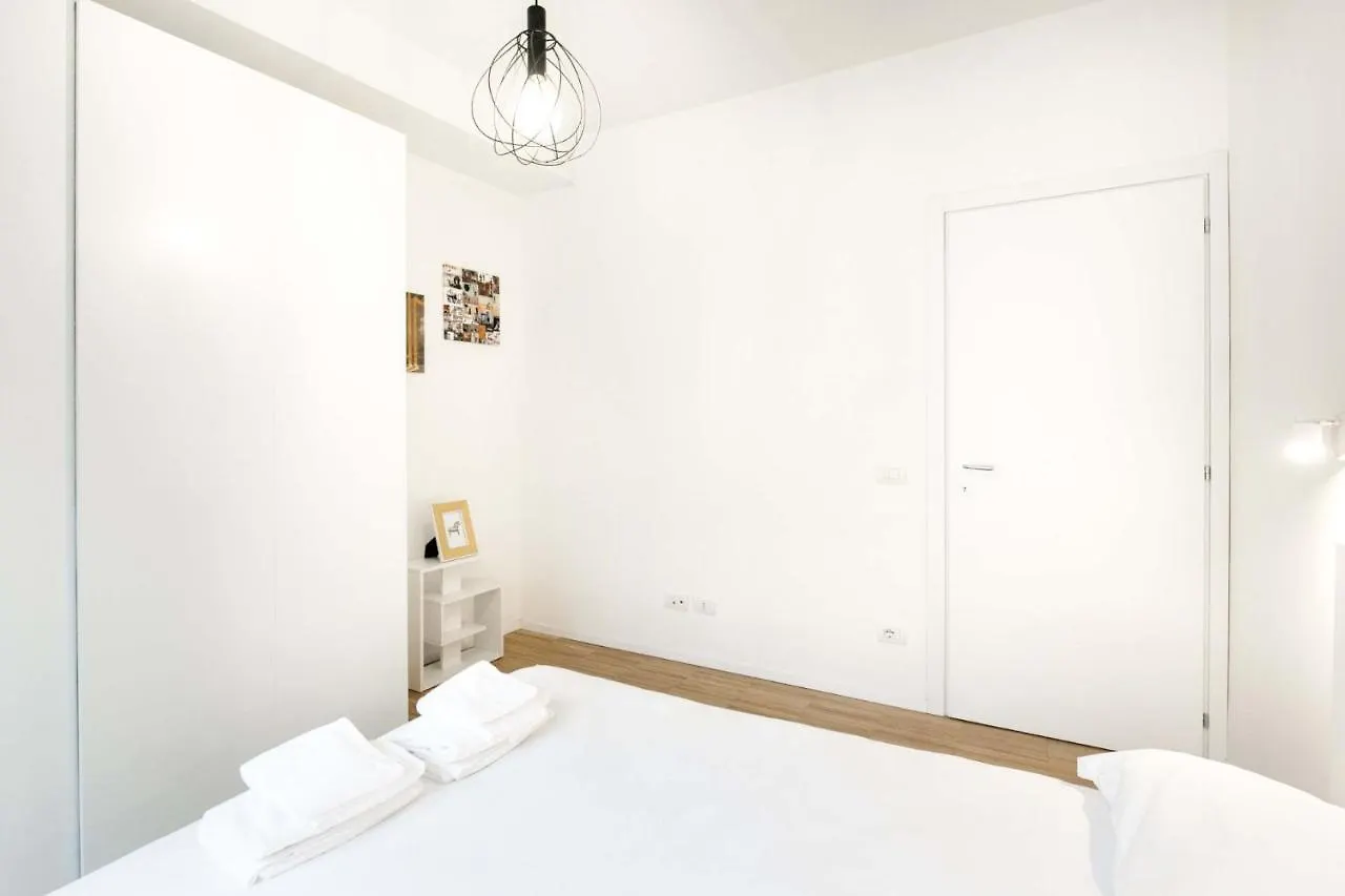 Easylife - Ampio E Luminoso Bilocale In Affascinante Quartiere Nolo Apartment Milan 0*,  Italy